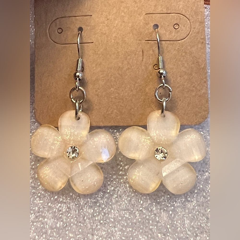 Cream flower earrings new